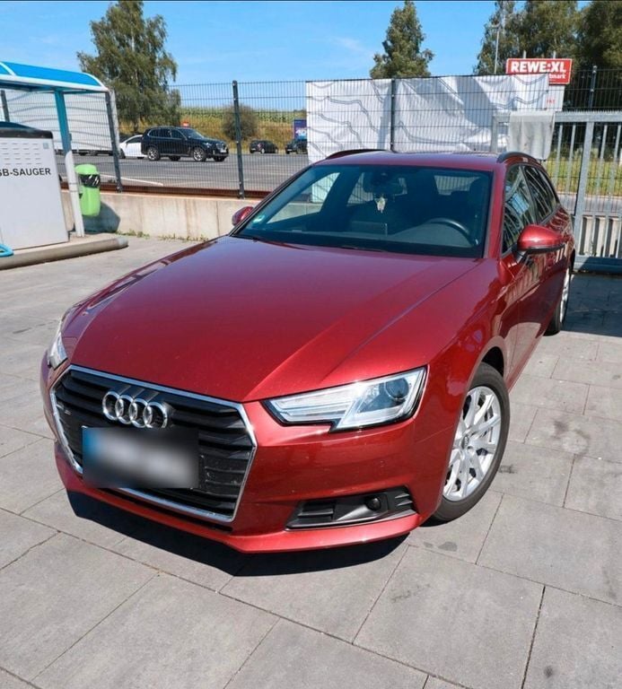Rot Gebraucht 2019 Audi A4 Sport Limousine | 21.999 € (Fairer Preis) - Bild 1/4
