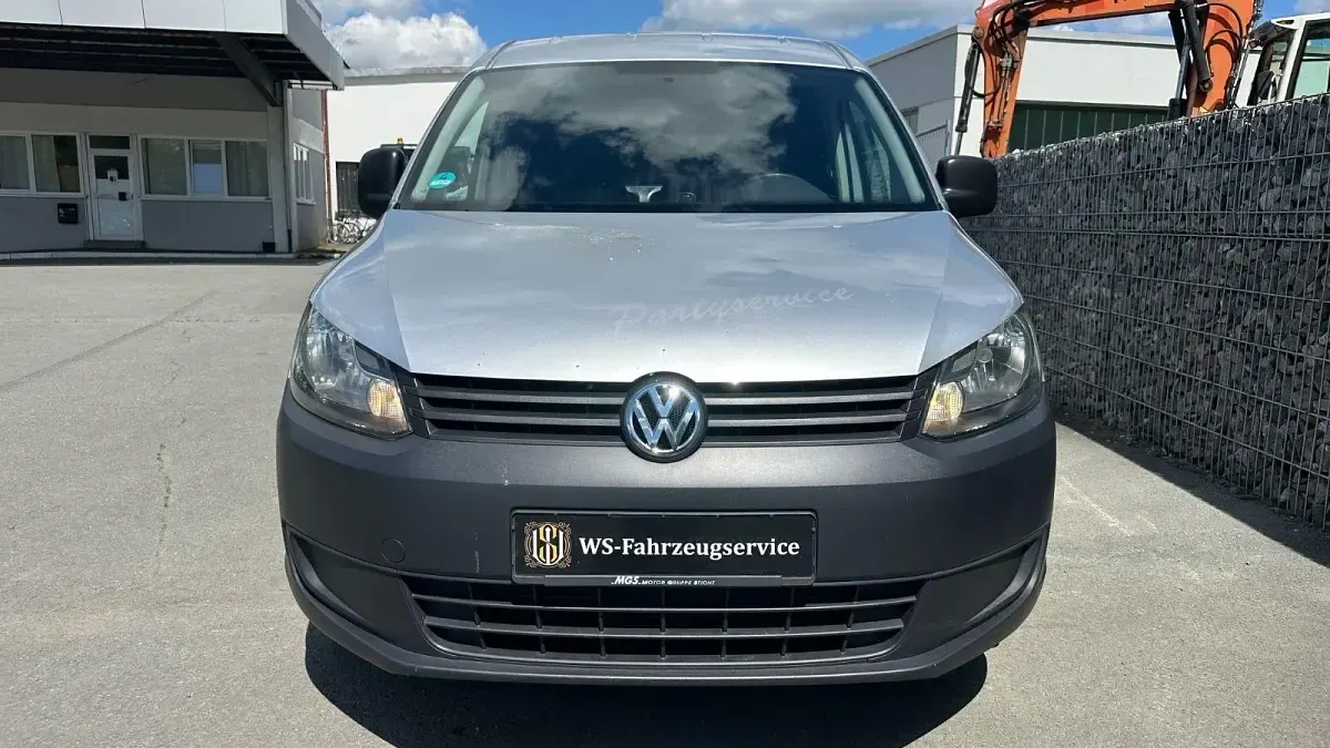 Käytetty VW Caddy 102 HP (75 kW) 2013 Hopea Tila-auto