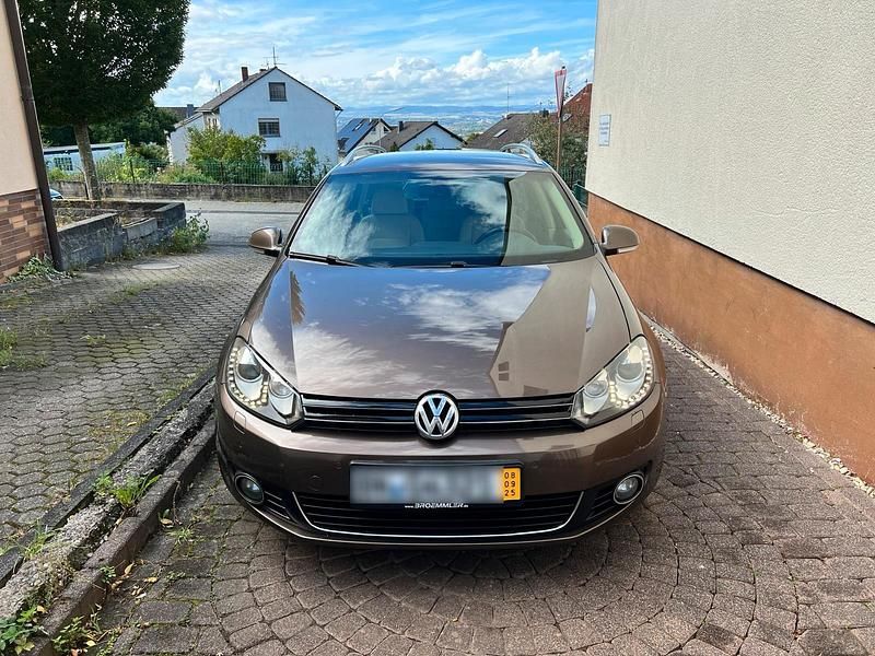 Braun Gebraucht 2011 VW Golf VI Kombi | 5.900 € (Fairer Preis) - Bild 1/4