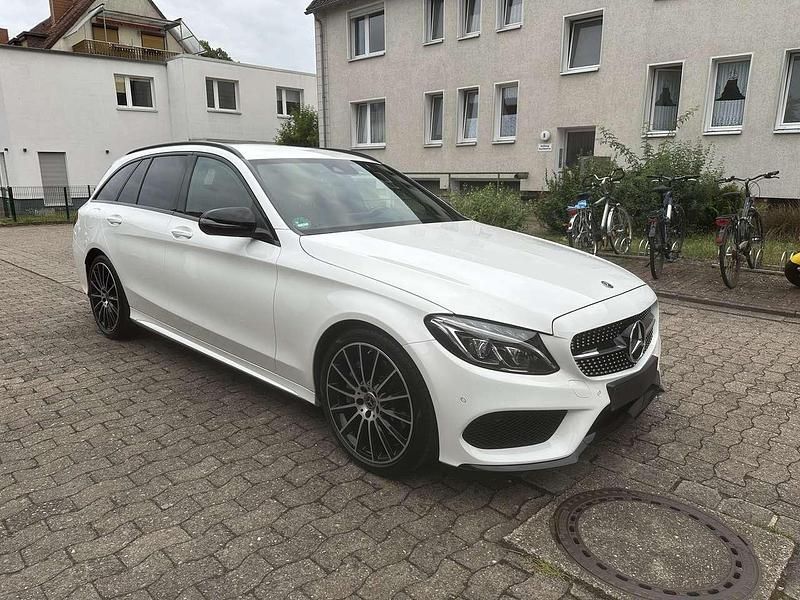 Weiß Gebraucht 2018 Mercedes C300 AMG line Kombi | 25.000 € (Fairer Preis) - Bild 1/4