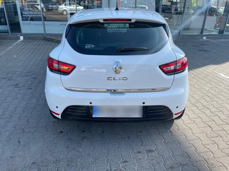 Gebraucht Renault Clio IV Life 76 PS (55 kW) 2018 Weiß Kleinwagen