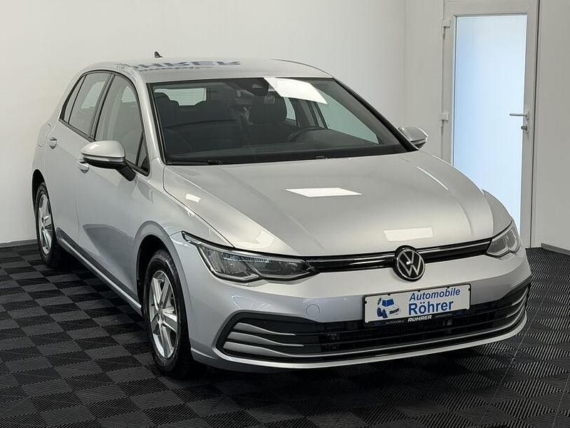 Gebraucht VW Golf VIII Life 150 PS (110 kW) 2022 Silber Limousine