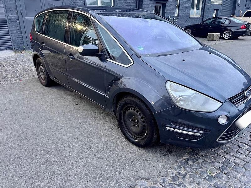 Grau Gebraucht 2010 Ford S-MAX S Van / Kleinbus | 3.480 € (Superpreis) - Bild 1/4