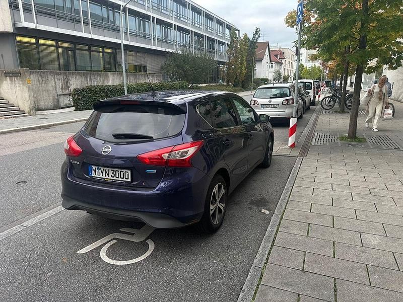 Gebraucht Nissan Pulsar Acenta 110 PS (80 kW) 2014 Blau Kleinwagen