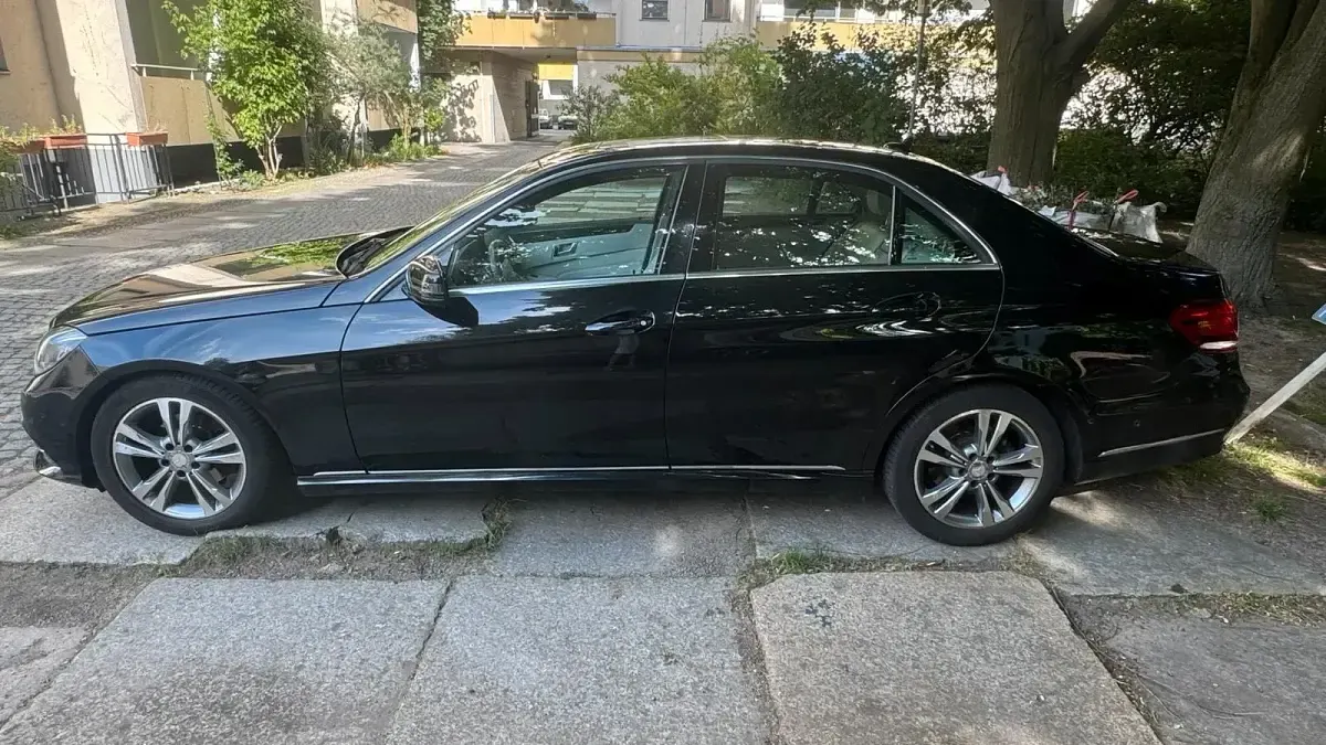 Gebraucht Mercedes E200 184 PS (135 kW) 2014 Schwarz Limousine