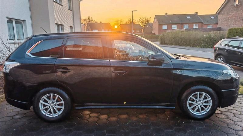 Gebraucht Mitsubishi Outlander 150 PS (110 kW) 2013 Schwarz SUV
