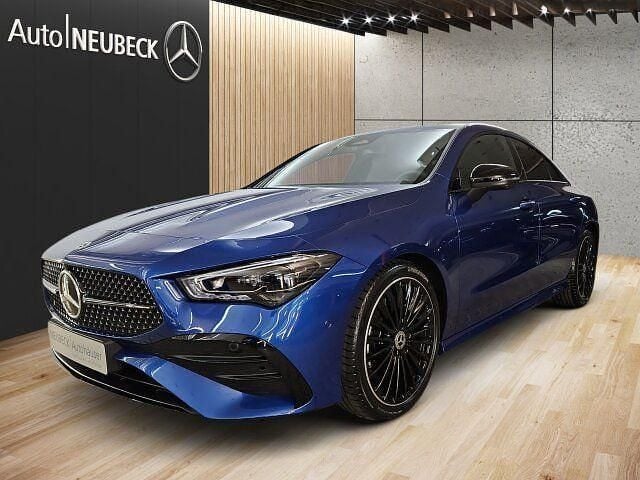 Lack spektralblau Gebraucht 2024 Mercedes CLA250 AMG Line Premium Limousine | 42.888 € (Fairer Preis) - Bild 1/2