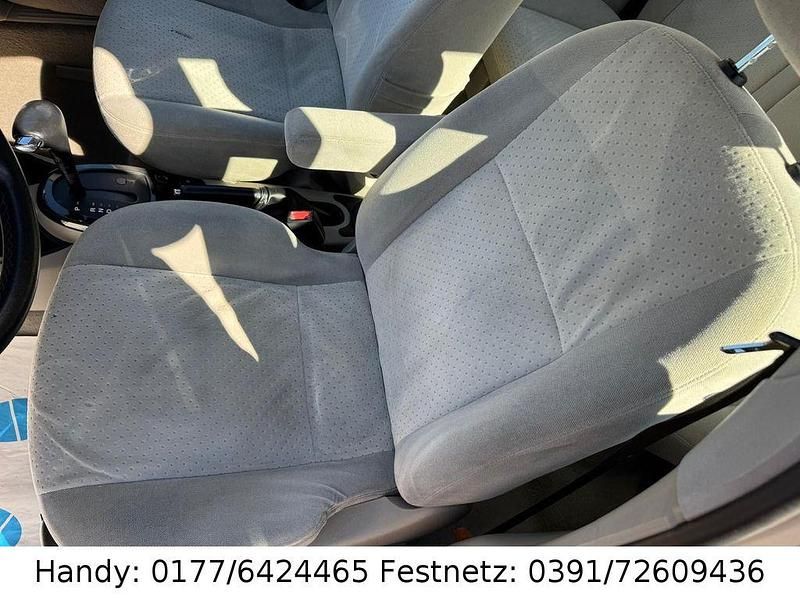 Gebraucht Ford Focus Ghia 131 PS (96 kW) 2003 Silber Limousine