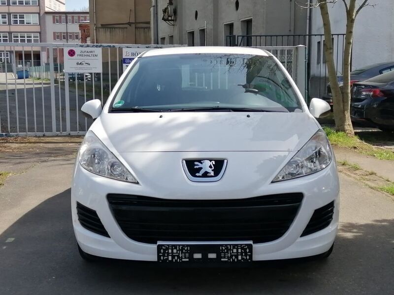Gebraucht Peugeot 207 Filou 73 PS (53 kW) 2010 Weiß Limousine