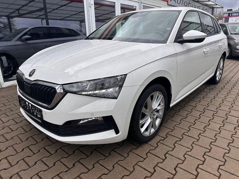 Gebraucht Skoda Scala Style 116 PS (85 kW) 2020 Weiß Kleinwagen