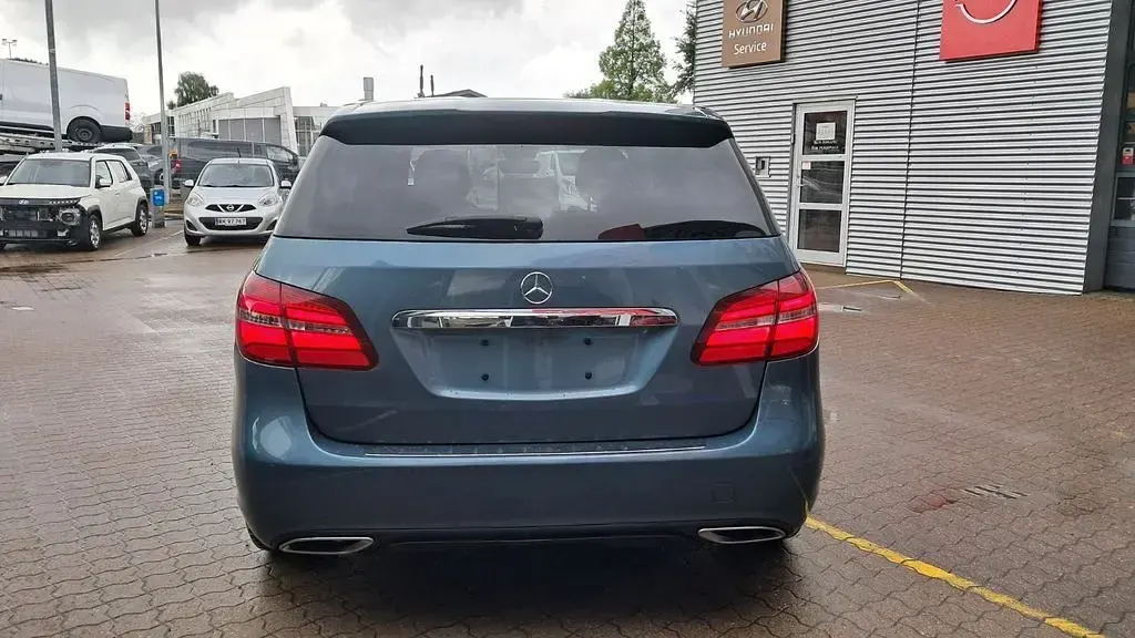 Gebraucht Mercedes B220 177 PS (130 kW) 2014 Blau Van / Kleinbus