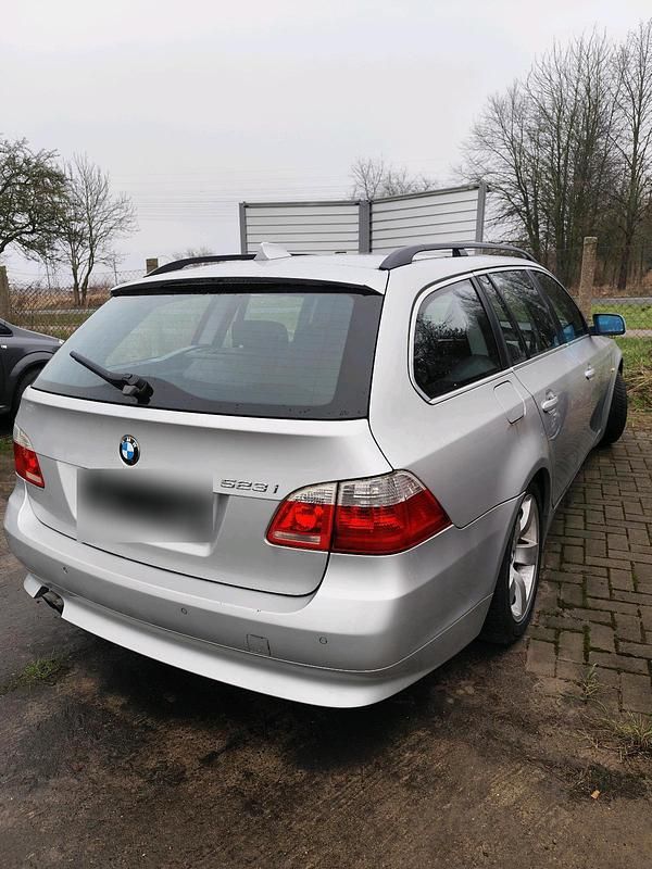 Gebraucht BMW 523 177 PS (130 kW) 2007 Silber Kombi