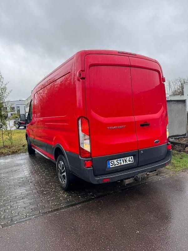 Gebraucht Ford Transit Trend 131 PS (96 kW) 2019 Rot Limousine
