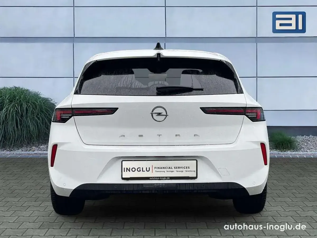 Neu Opel Astra Edition 131 PS (96 kW) 2025 Weiß Limousine