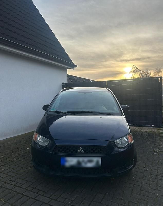 Gebraucht Mitsubishi Colt 95 PS (69 kW) 2011 Blau Kleinwagen