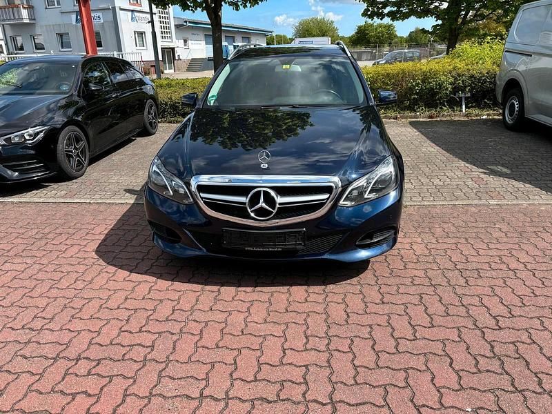 Blau Gebraucht 2013 Mercedes E220 Kombi | 7.450 € (Guter Preis) - Bild 1/4