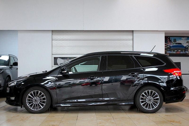 Gebraucht Ford Focus ST-Line 140 PS (102 kW) 2018 Iridiumschwarz metallic Kombi