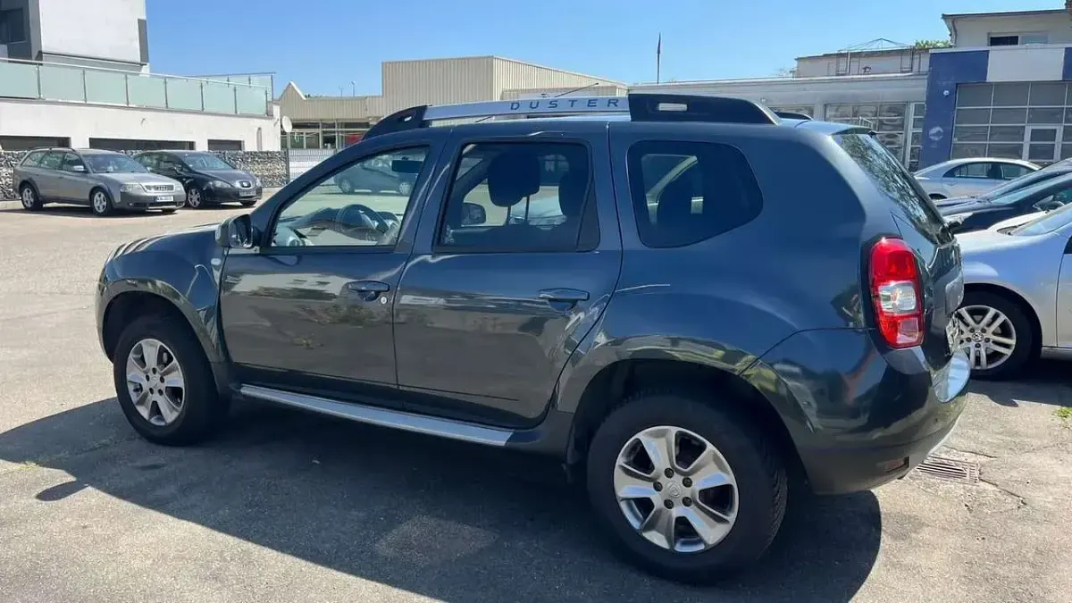 Gebraucht Dacia Duster Lauréate 125 PS (91 kW) 2017 Grau "comete" SUV