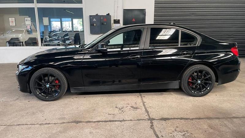 Second-hand BMW 320 163 CP (119 kW) 2015 Negru Berlinǎ