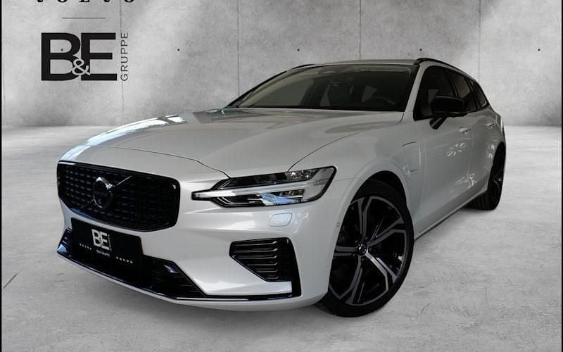 Weiß Gebraucht 2024 Volvo V60 Plus Kombi | 44.450 € (Fairer Preis) - Bild 1/4