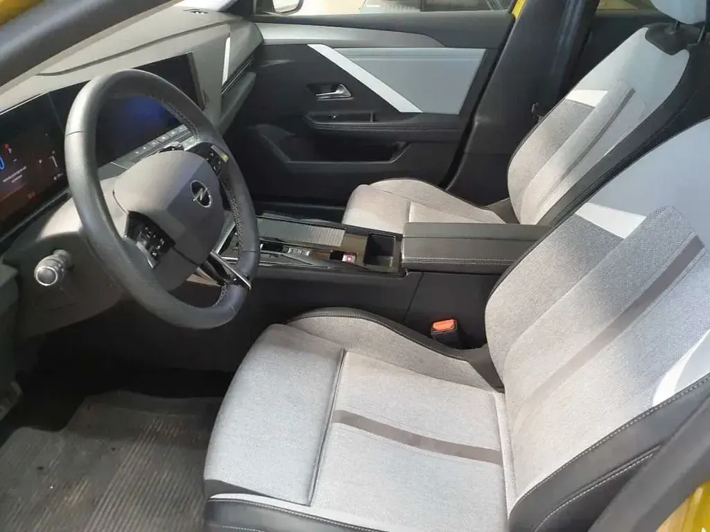Gebraucht Opel Astra Elegance 150 PS (110 kW) 2023 Gelb Kleinwagen