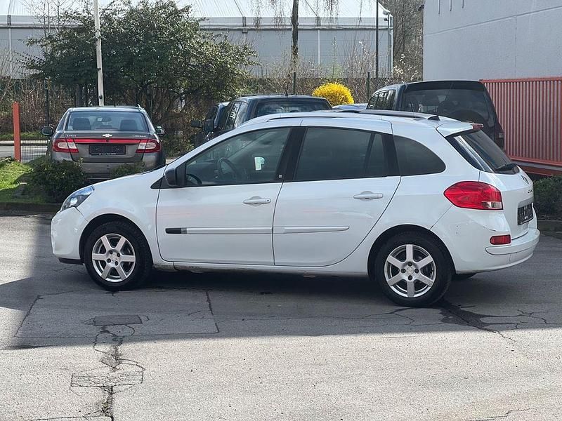 Gebraucht Renault Clio II Night&Day 75 PS (55 kW) 2010 Weiß Limousine