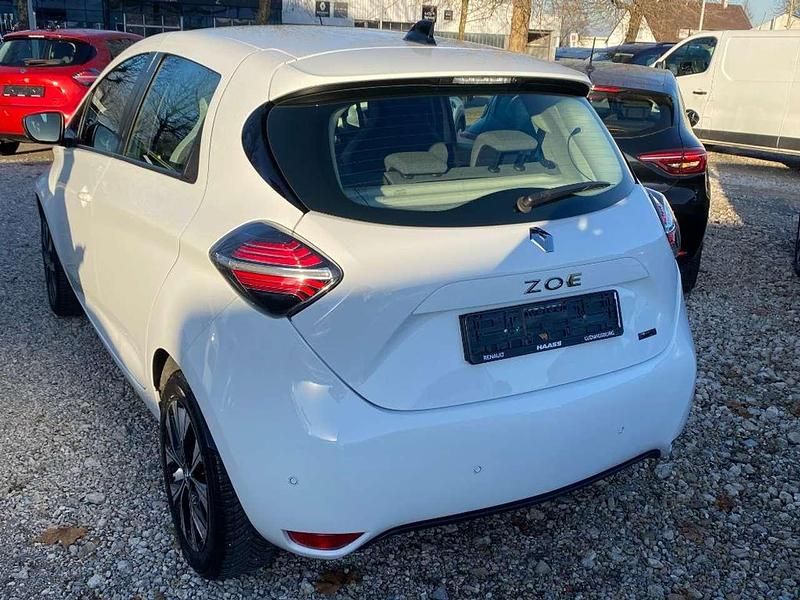 Second-hand Renault Zoe Evolution 80 kW (109 CP) 2022 Alb Hatchback