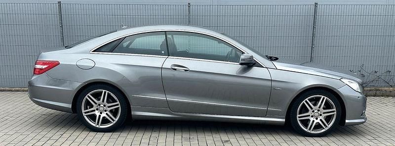 Gebraucht Mercedes E200 Sport 184 PS (135 kW) 2012 Silber Coupé