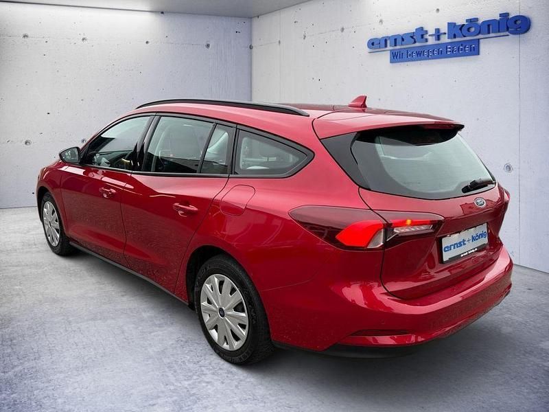 Używany Ford Focus 120 KM (88 kW) 2022 Czerwony Kombi