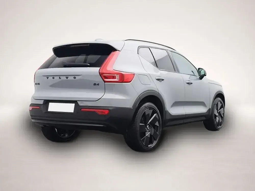 Neu Volvo XC40 Plus 197 PS (144 kW) 2026 Grau SUV