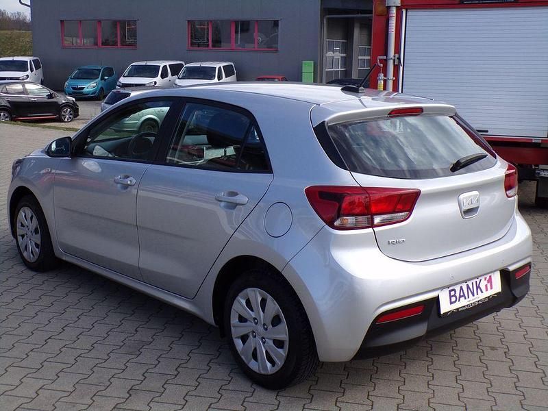 Gebraucht Kia Rio Edition 7 84 PS (61 kW) 2022 Silber Limousine