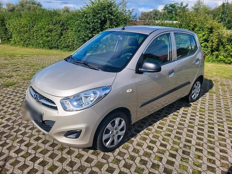 Grau Gebraucht 2013 Hyundai i10 Kleinwagen | 2.950 € (Guter Preis) - Bild 1/4