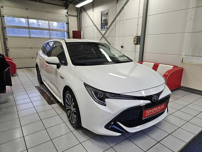 Schneeweiß Gebraucht 2020 Toyota Corolla Team Kombi | 21.990 € (Etwas zu teuer) - Bild 1/4