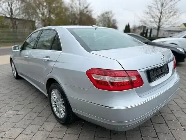 Occasion Mercedes E200 136 ch (100 kW) 2009 Argent Berline