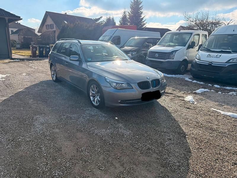Gebraucht BMW 525 197 PS (144 kW) 2007 Grau Kombi