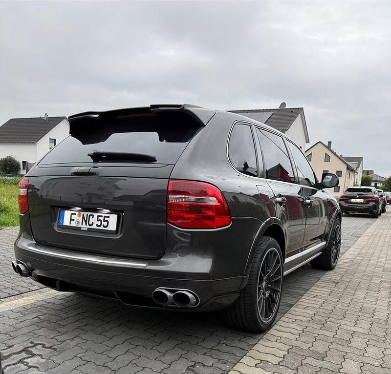 Grau Gebraucht 2009 Porsche Cayenne Turbo S SUV | 21.900 € - Bild 1/4