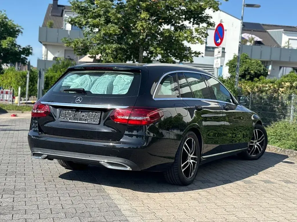 Gebraucht Mercedes C180 156 PS (114 kW) 2018 Schwarz Kombi