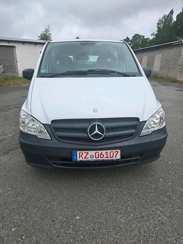 Weiß Gebraucht 2011 Mercedes Vito Van / Kleinbus | 8.650 € - Bild 1/4