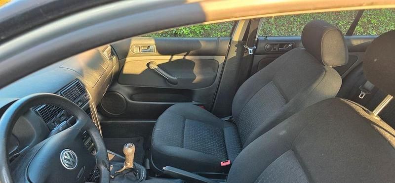 Grau Gebraucht 2002 VW Golf IV Limousine | 6.850 € - Bild 1/4