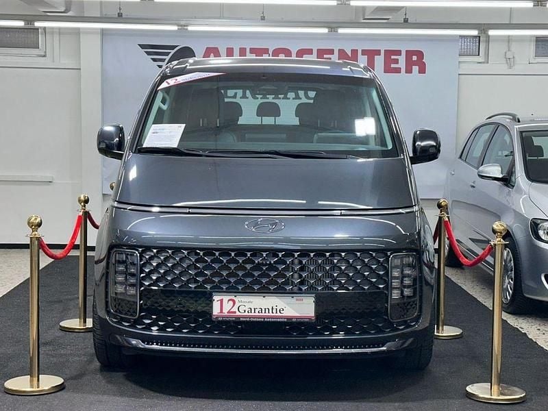 Blau Gebraucht 2022 Hyundai Staria Signature Van | 45.799 € (Fairer Preis) - Bild 1/4