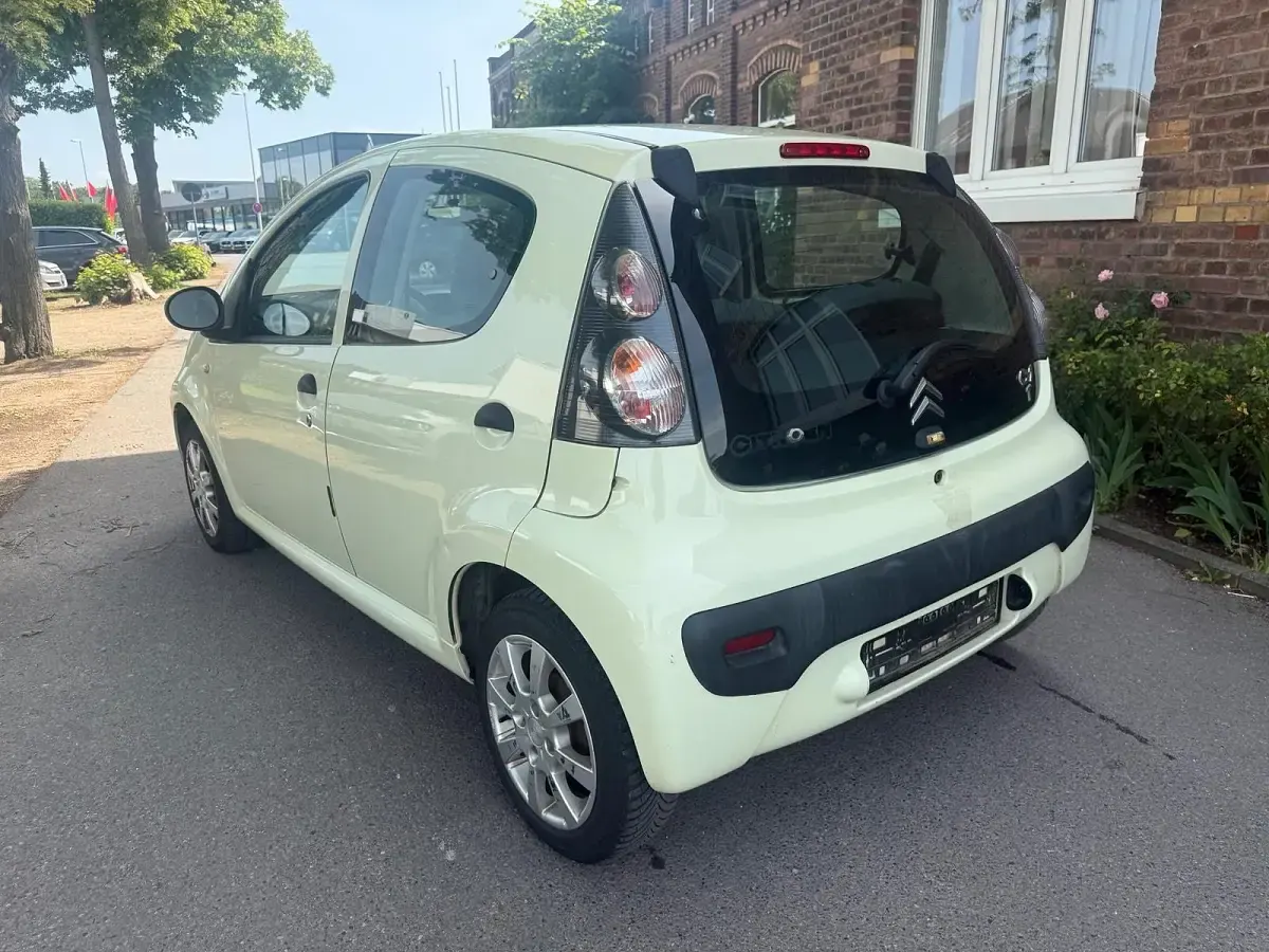 Gebraucht Citroën C1 65 PS (47 kW) 2010 Gelb Kleinwagen