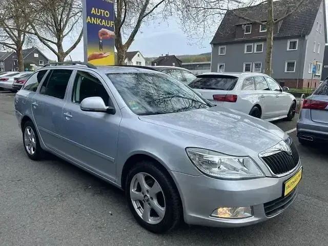 Gebraucht Skoda Octavia Family 105 PS (77 kW) 2013 Silber Kombi