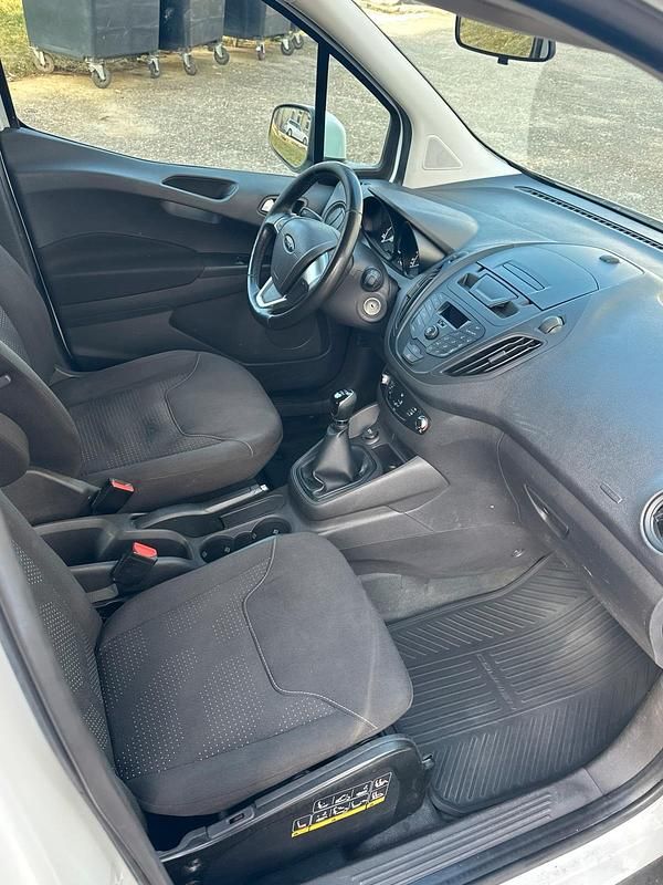 Gebraucht Ford Transit 95 PS (69 kW) 2016 Weiß Kombi