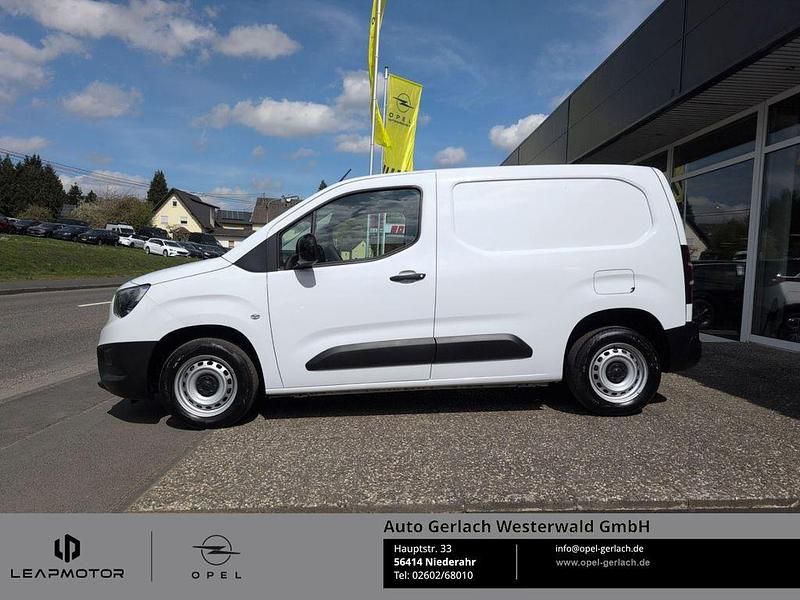 Używany Opel Combo Basis 102 KM (75 kW) 2024 Biały Minivan