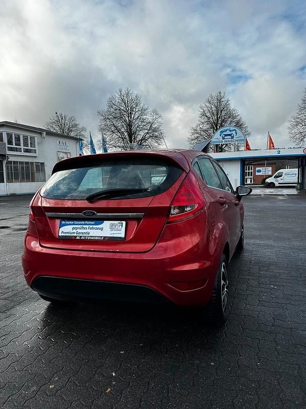 Gebraucht Ford Fiesta 77 PS (56 kW) 2009 Rot Kleinwagen