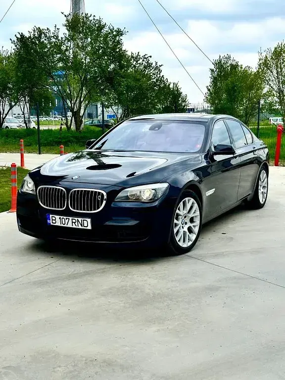 Second-hand BMW 750 Performance 408 CP (300 kW) 2011 Albastru Berlinǎ