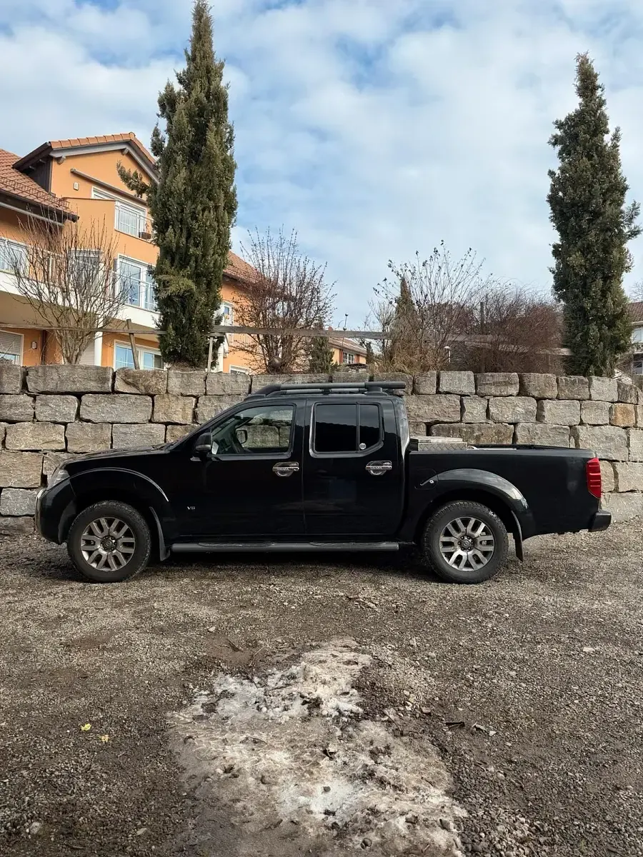 Gebraucht Nissan Navara 231 PS (169 kW) 2012 Schwarz Pickup