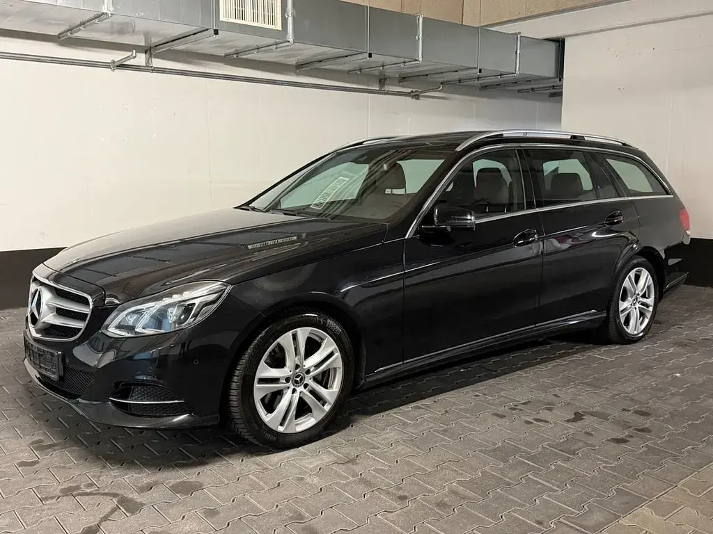 Gebraucht Mercedes E350 Avantgarde 258 PS (189 kW) 2014 Schwarz Limousine