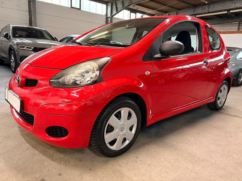 Gebraucht Toyota Aygo 68 PS (50 kW) 2010 Rot Kleinwagen