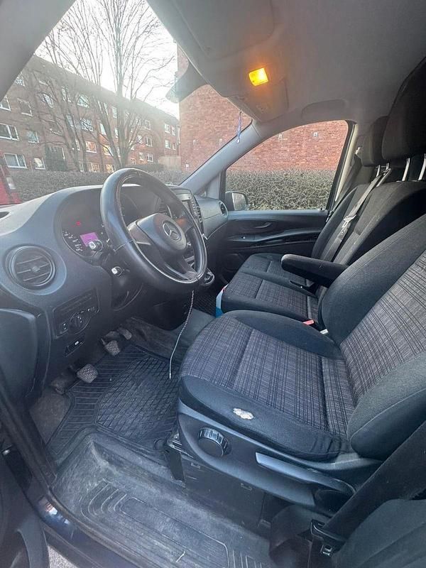 Gebraucht Mercedes Vito 162 PS (119 kW) 2018 Blau Van